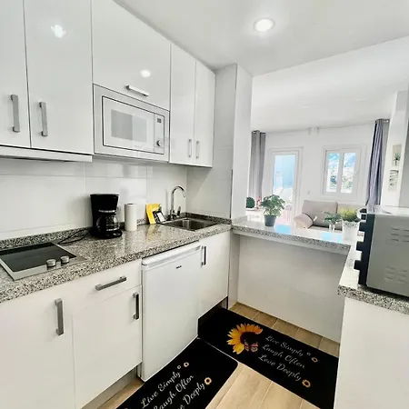 With Sea Views And Large Terrace Бенальмадена