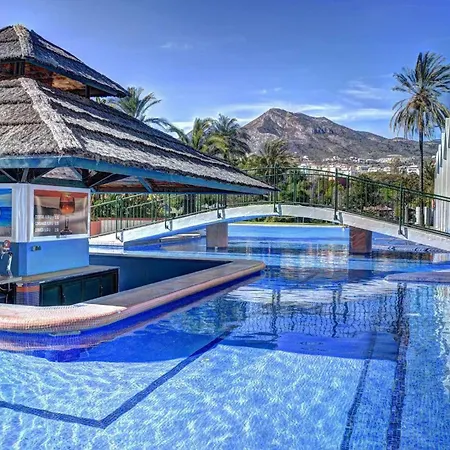 Апартаменты With Sea Views And Large Terrace Бенальмадена
